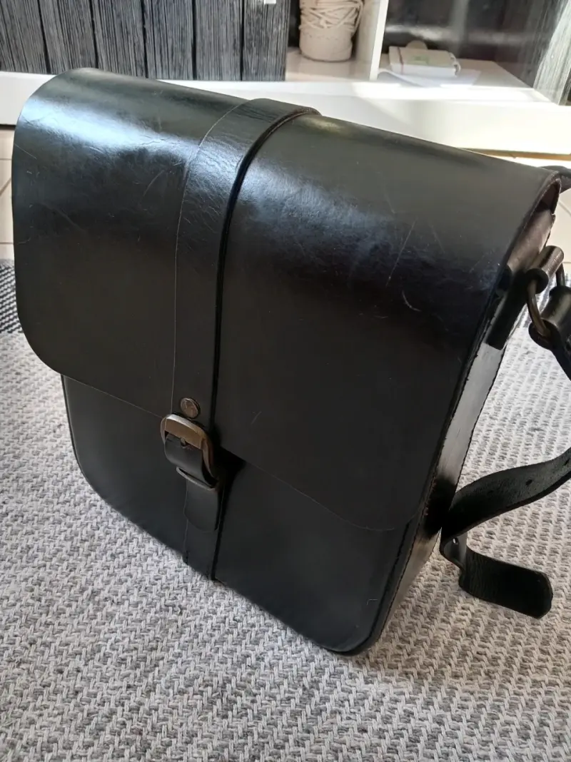 Bolso bandolera de cuero negro - 1