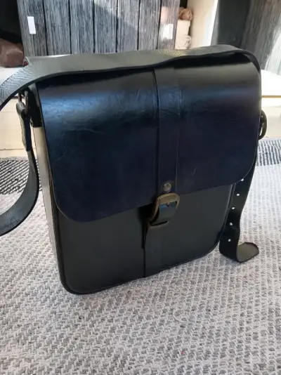 Bolso bandolera de cuero negro - miniatura 2