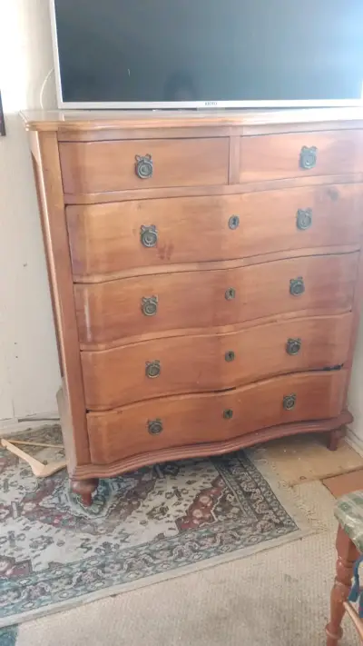 Cómoda de madera clásica - miniatura 1