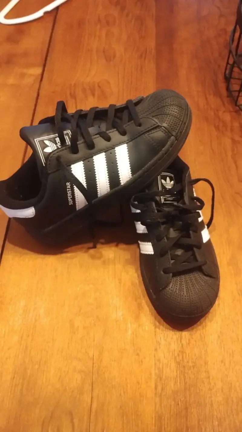 Zapatillas Adidas Superstar niño,talla 33 - 1