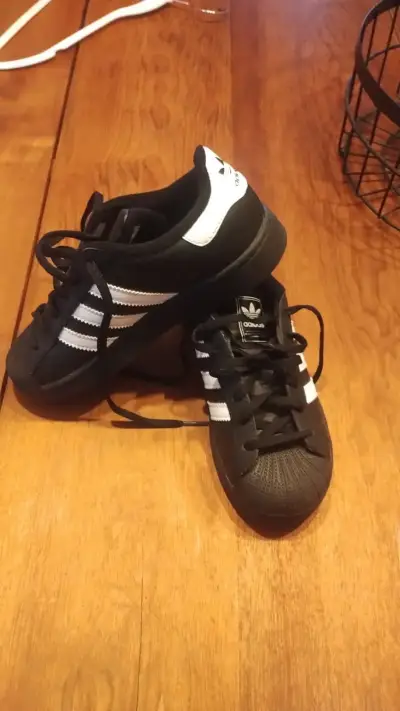 Zapatillas Adidas Superstar niño,talla 33 - miniatura 2