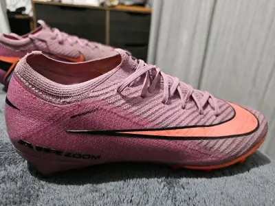 Botines futbol rosa Nike - miniatura 2