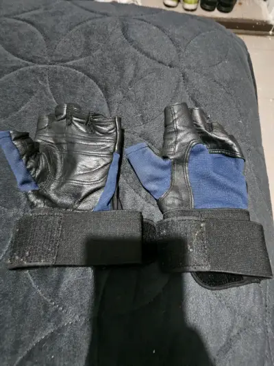 Guantes de entrenamiento azules y negros - miniatura 1