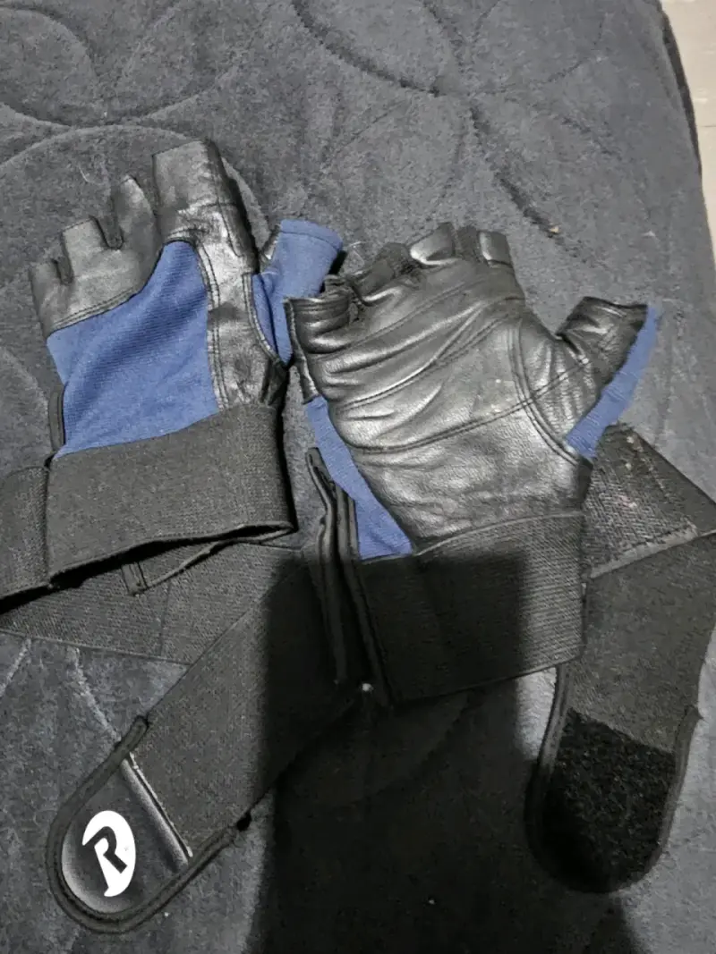 Guantes de entrenamiento azules y negros - 2