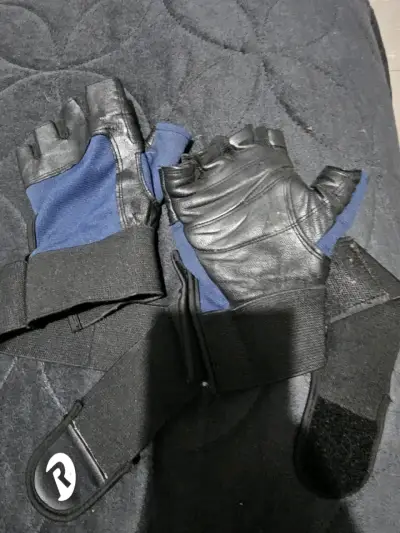 Guantes de entrenamiento azules y negros - miniatura 2