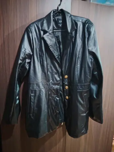 Chaqueta larga de eco cuero negra - miniatura 2