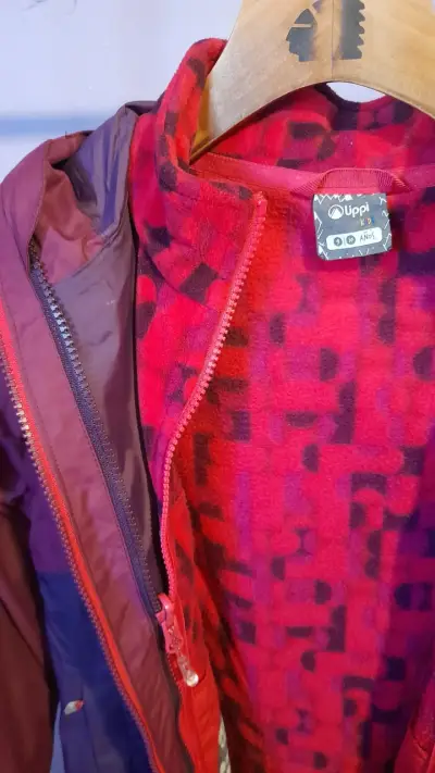 Chaqueta impermeable morada - miniatura 3