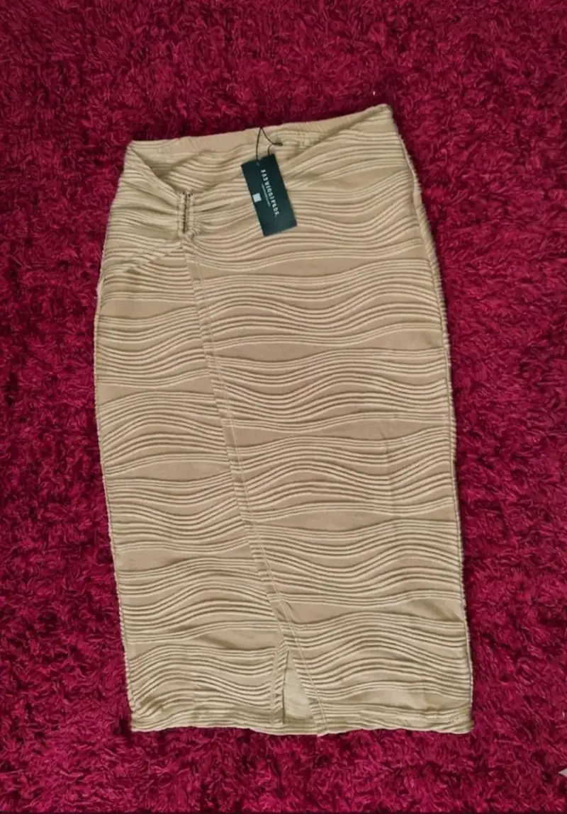 Falda beige con cinturón - 3