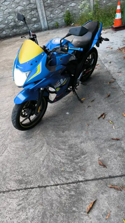 Vendo Suzuki gixxer buen estado - miniatura 1