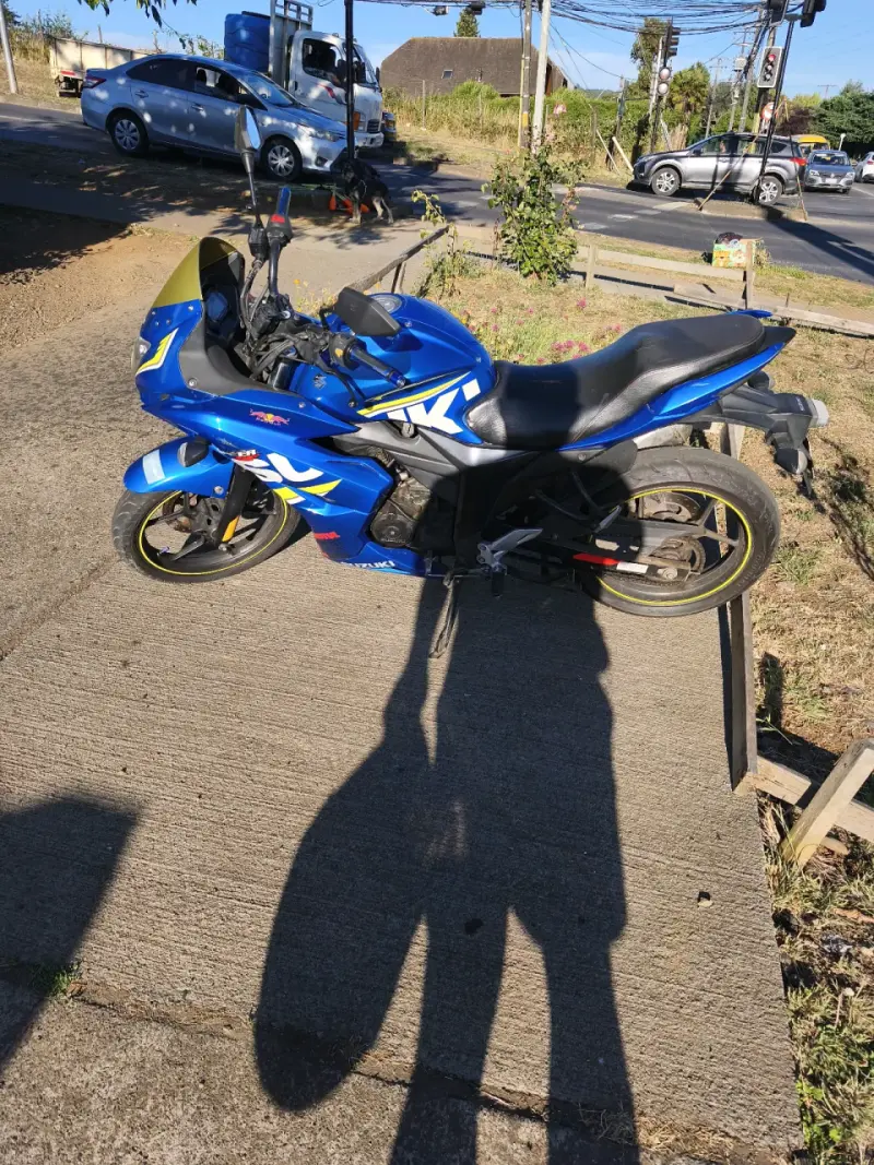 Vendo Suzuki gixxer buen estado - 2