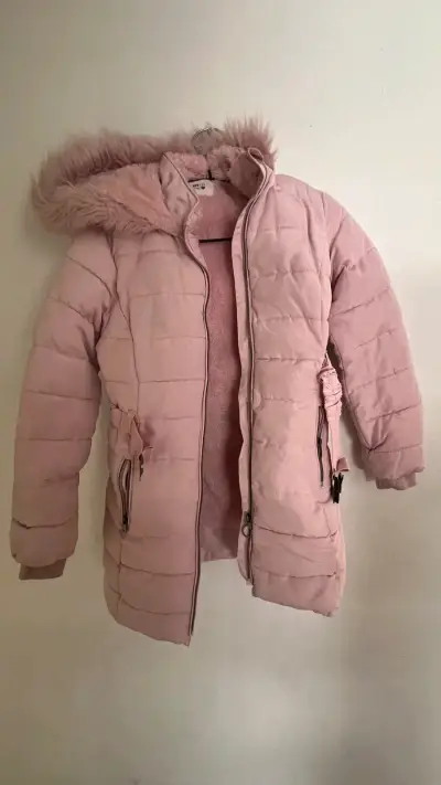 Parka negra con capucha de pelo - miniatura 4
