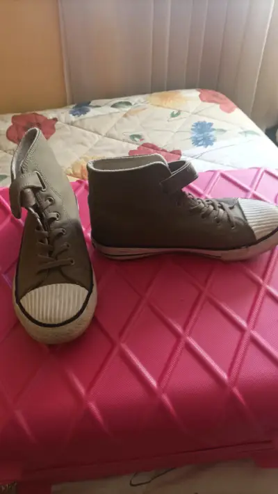 Sandalias doradas casuales - miniatura 2