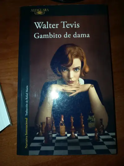 Libro 'Gambito de dama' - miniatura 1