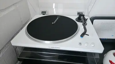 Tocadiscos Audio-Technica blanco - miniatura 1