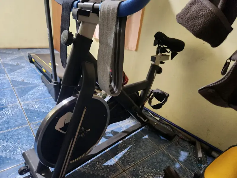 Bicicleta estática indoor negra - 1