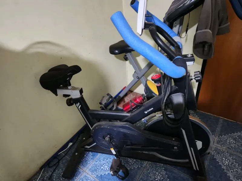Bicicleta estática indoor negra - 3