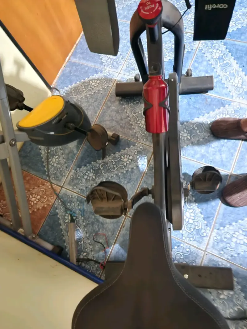 Bicicleta estática indoor negra - 4