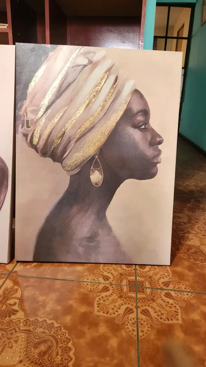 Cuadro de mujer con pañuelo dorado - 1