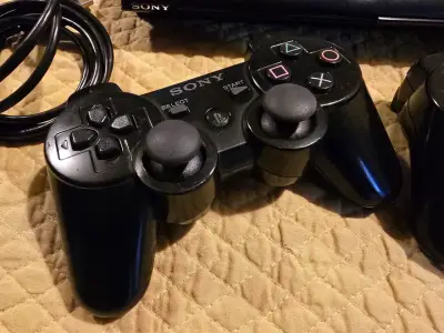Consola PS3 con 2 controles - miniatura 6