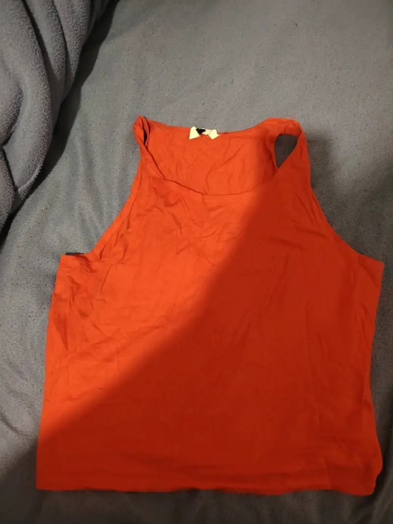 Polera sin mangas roja