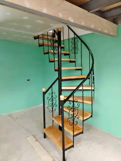 Escalera caracol de madera y metal - miniatura 2