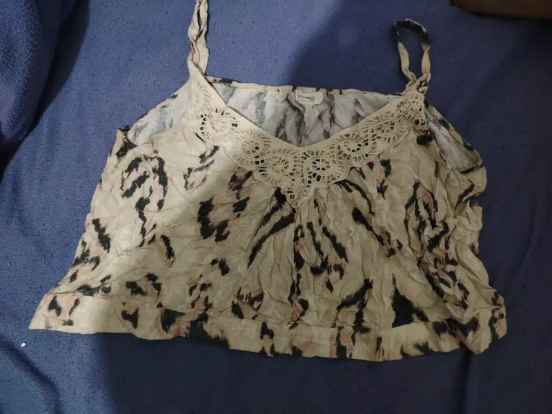 Blusa estampada con encaje