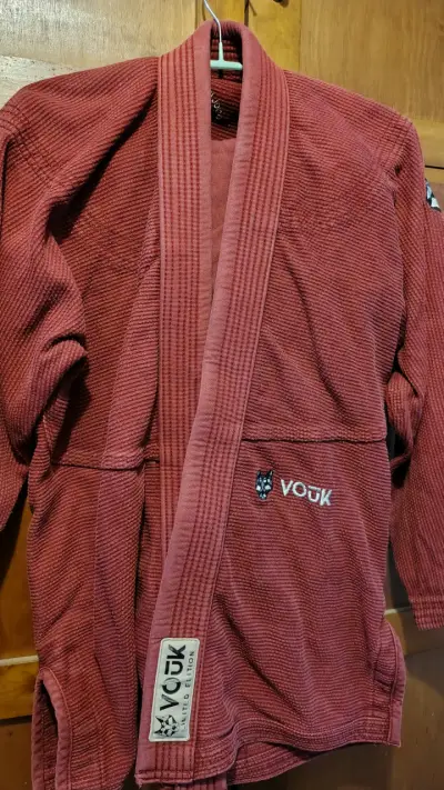 Kimono de jiu-jitsu rojo Vouk - miniatura 1