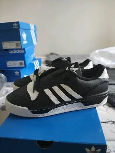 Zapatillas Adidas 38.5 - miniatura 1