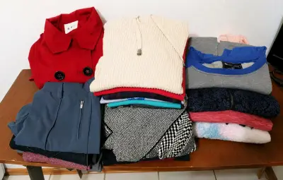 LOTE ROPA DE MUJER - miniatura 1
