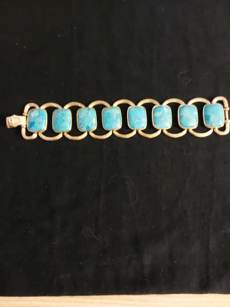 Pulsera dorada con piedras azules - 1