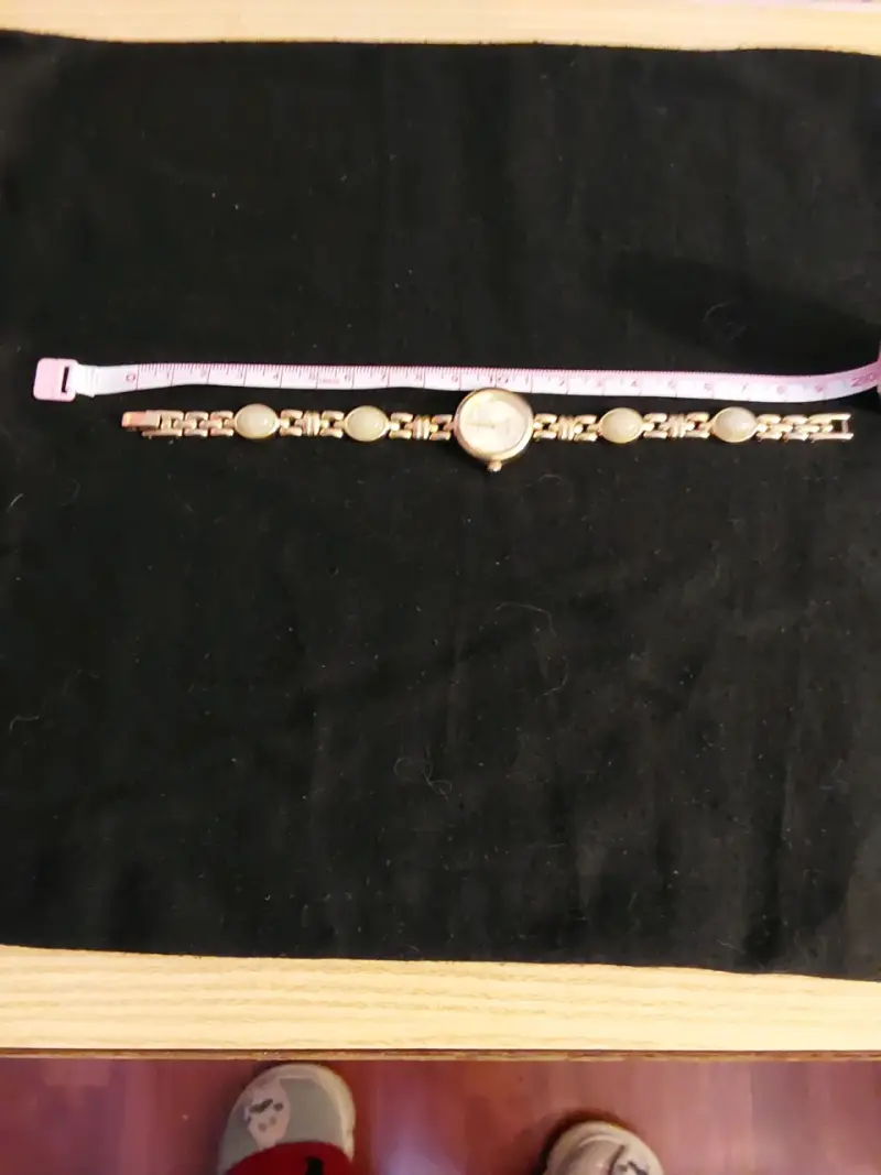 Reloj dorado de pulsera - 2