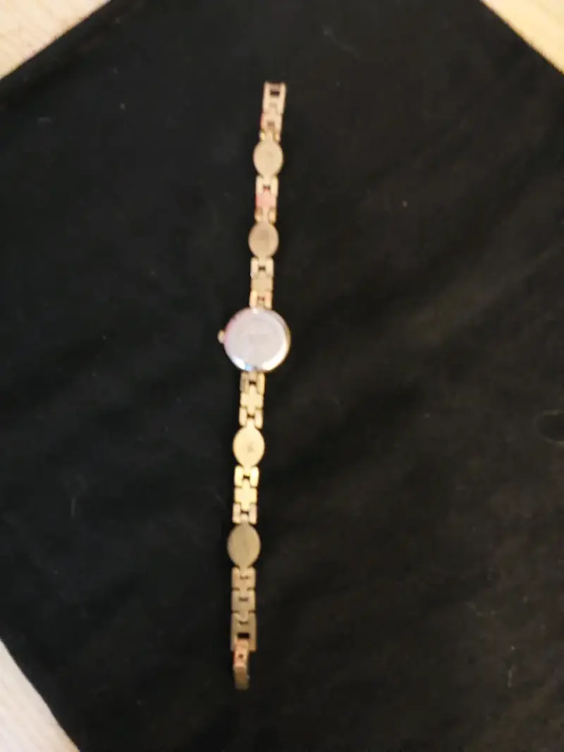 Reloj dorado de pulsera - 5