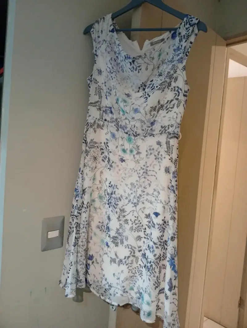 Vestido floral blanco y azul - 1
