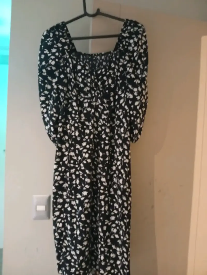 Vestido floral negro y blanco - 1