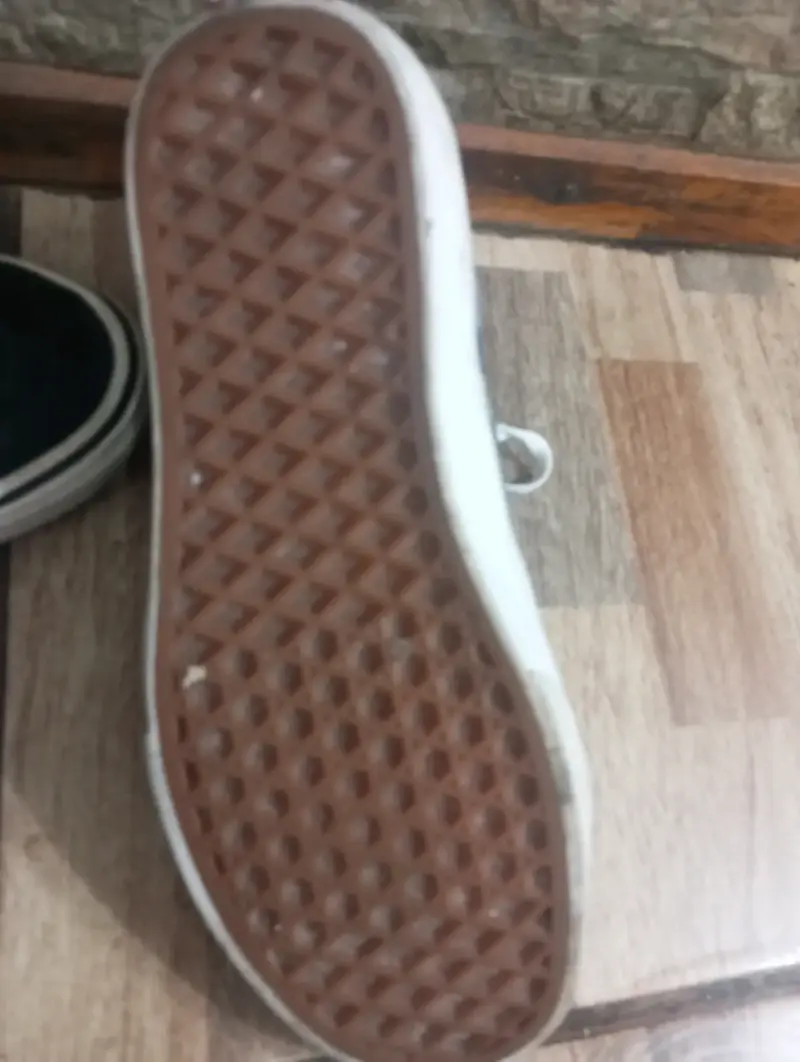 Zapatillas VANS con diseño a cuadros - 3