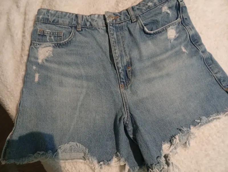 Shorts de jean desgastados - 1