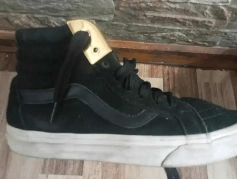 Zapatillas VANS negras con detalles dorados - 2