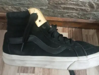 Zapatillas VANS negras con detalles dorados - miniatura 2