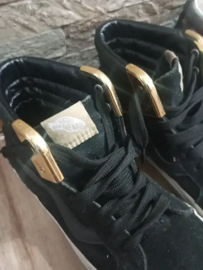 Zapatillas VANS negras con detalles dorados - miniatura 5