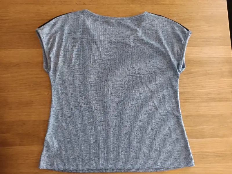 Polera ASH gris con botones decorativos - 4