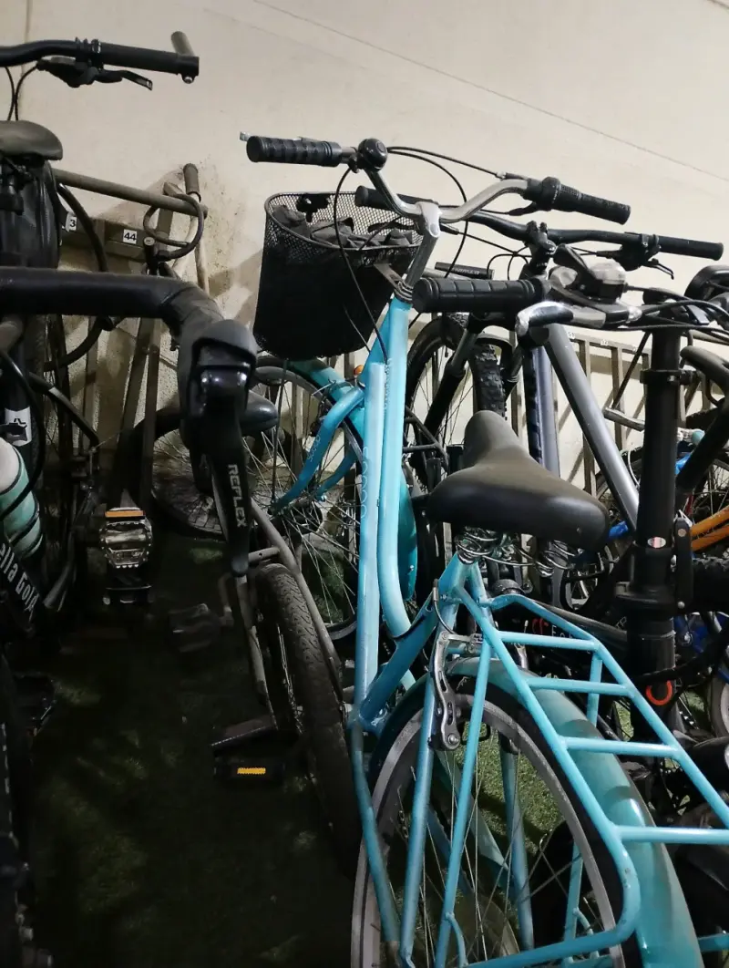 Bicicleta urbana celeste marca SCOOP - 1