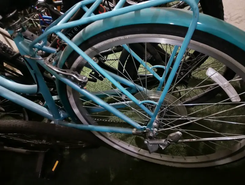 Bicicleta urbana celeste marca SCOOP - 4