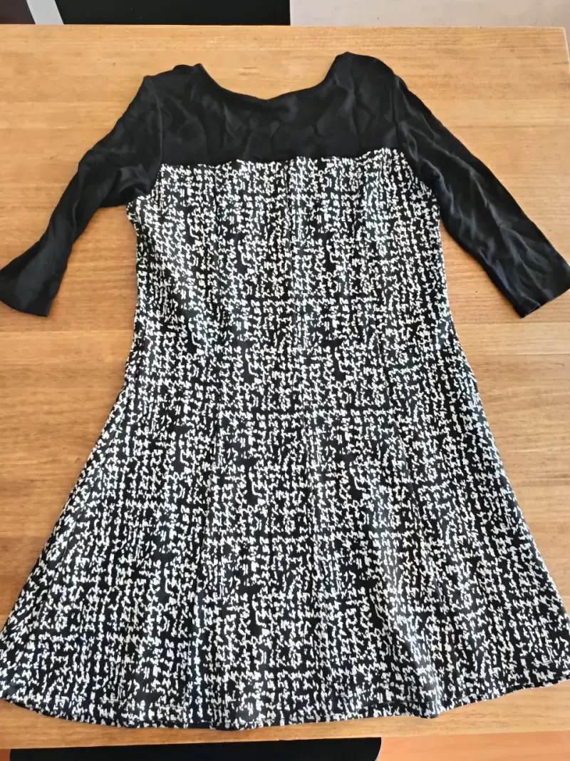 Vestido negro IO talla M con estampado gráfico - 4