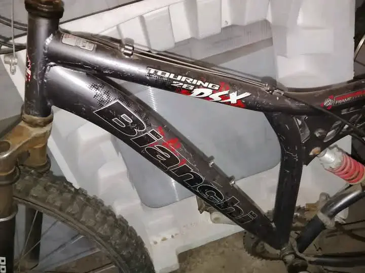 Bicicleta Bianchi negra de montaña - 1