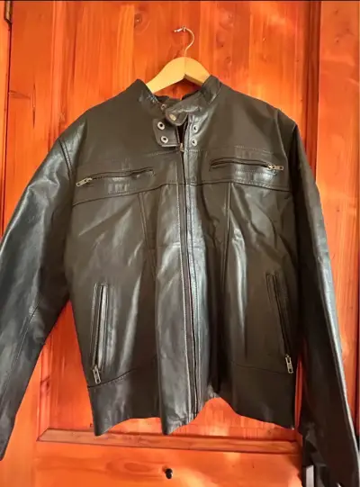 Chaqueta de cuero negro - miniatura 2