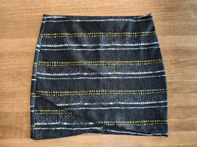 Falda corta a rayas H&M talla M - miniatura 1