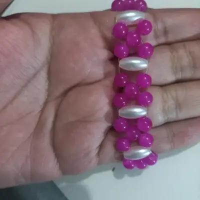 Pulsera elástica de cuentas rosas - miniatura 3