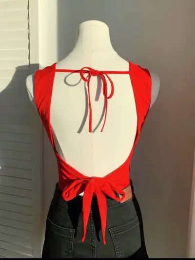 Top rojo M con lazo ajustable - miniatura 2