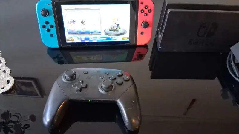 Consola de juego con controles - 3