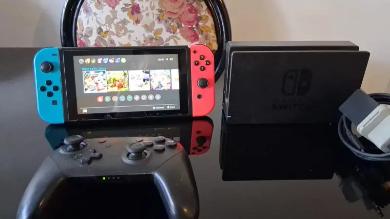 Consola de juego con controles - 5